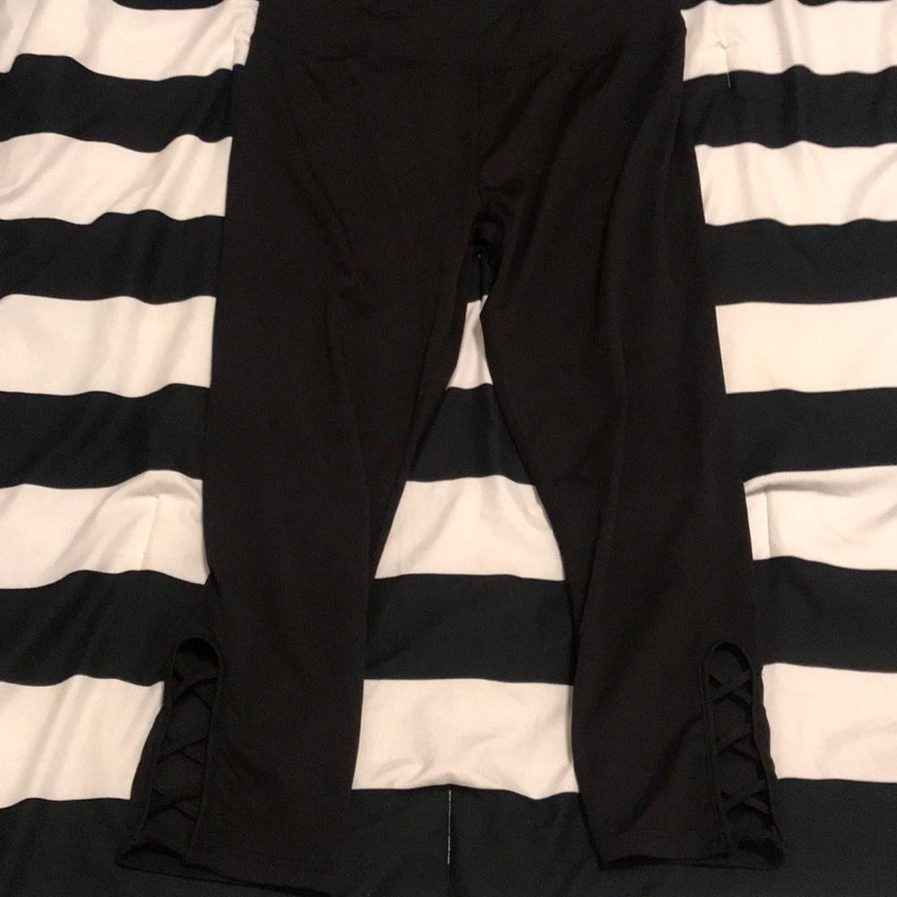 Cutout yoga pants